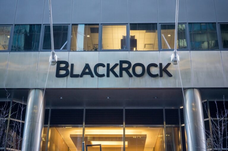 BlackRock signals selling these 2 cryptocurrencies worth $500 million