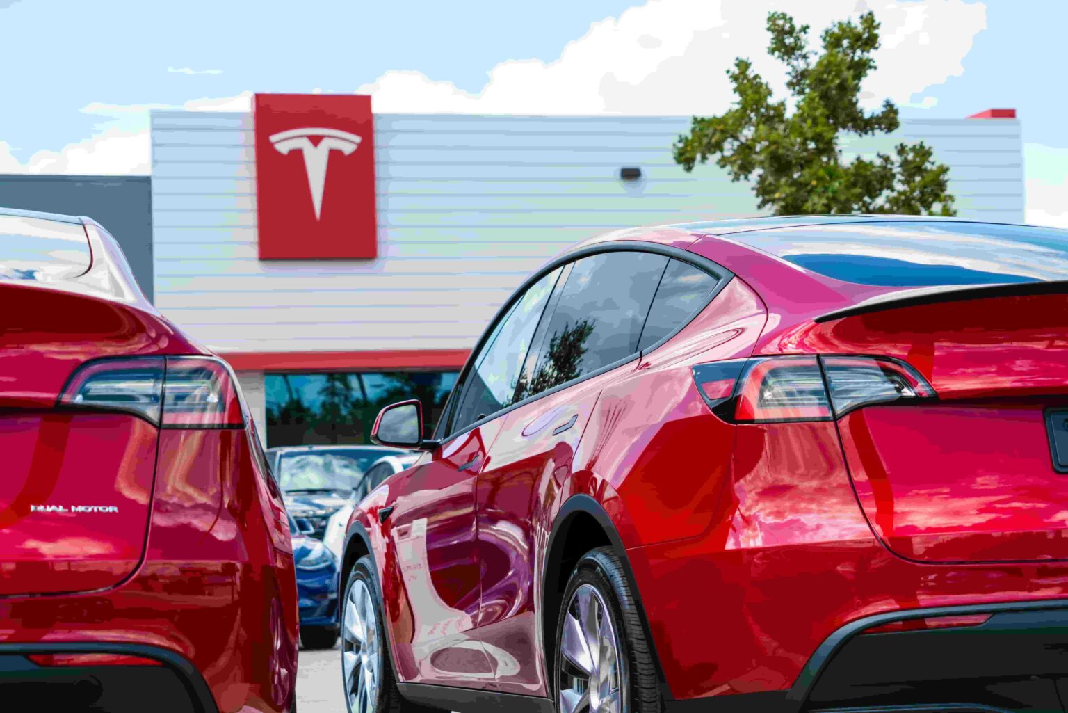 Analyst revises Tesla stock price target
