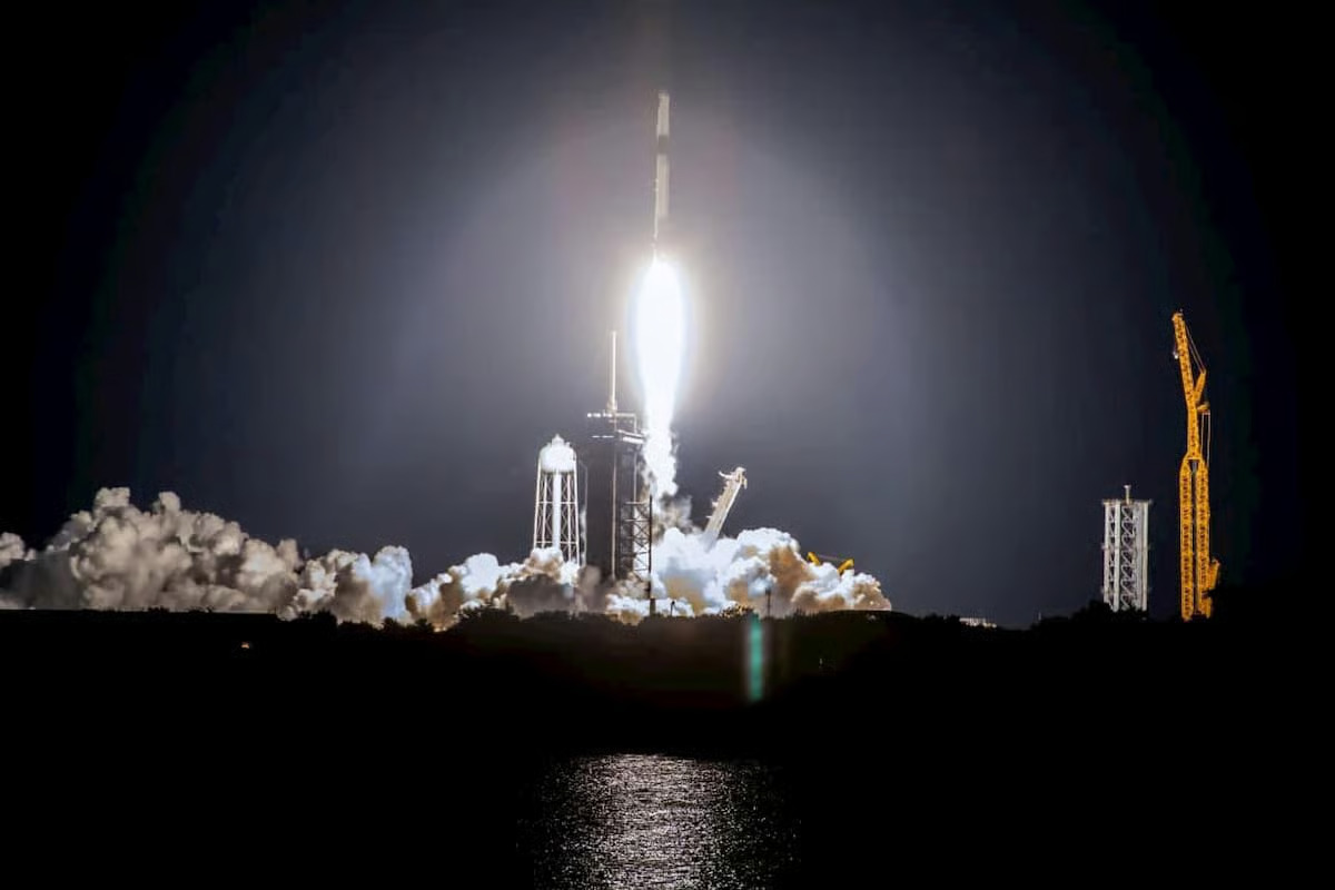 U.S. politician makes super suspicious SpaceX stock trade 